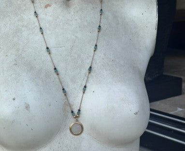 Collier femme : Sautoir Bohème pendentif nacre et perles vertes et acier inoxydable