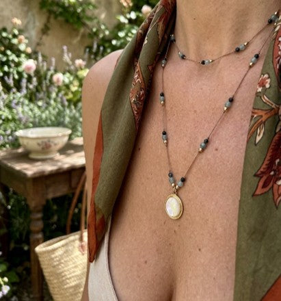Collier femme : Sautoir Bohème pendentif nacre et perles vertes et acier inoxydable