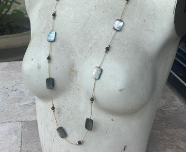 Collier femme : Sautoir nacres noires